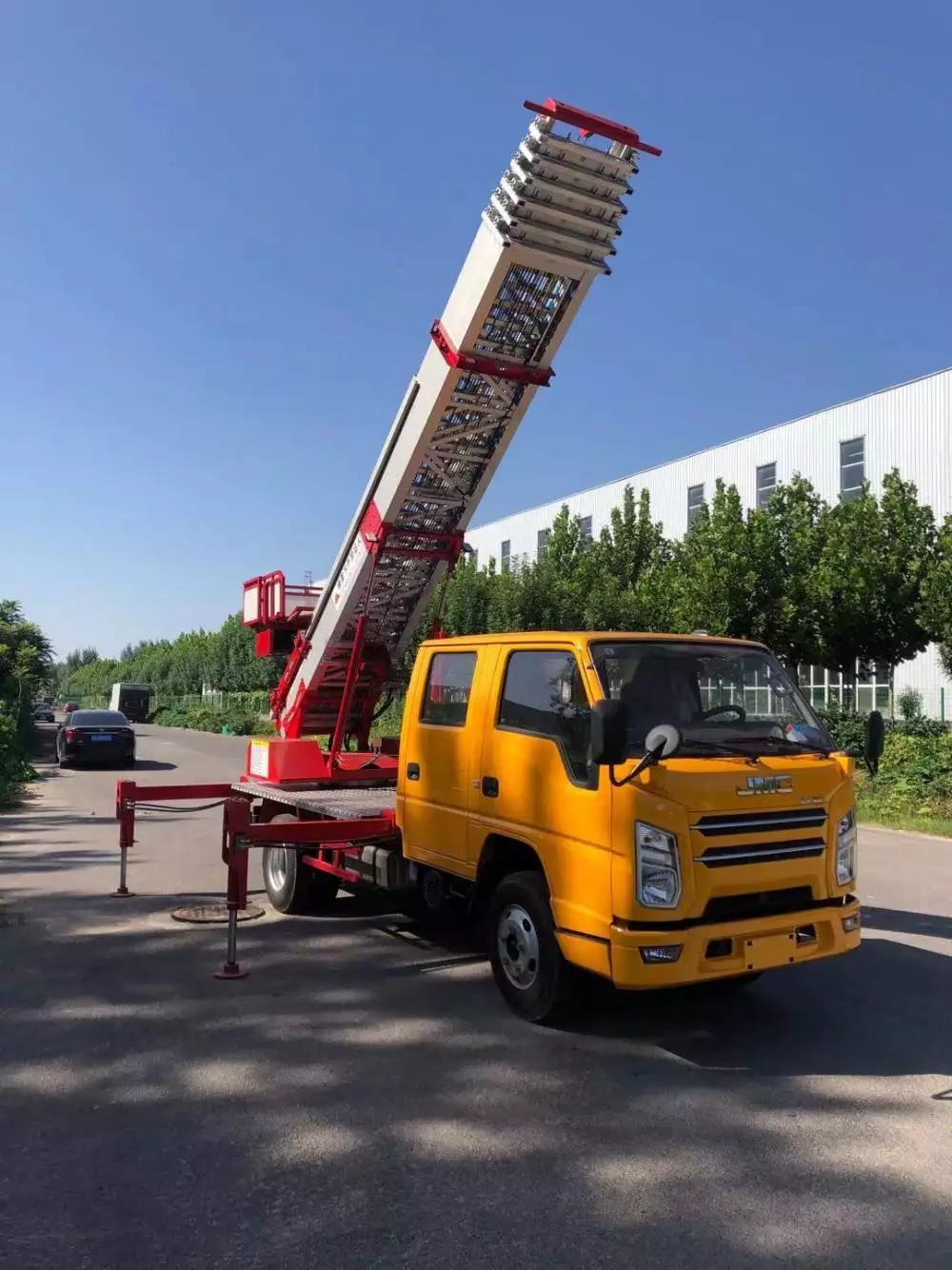 烟台芝罘附近的云梯车出租服务：轻松解决高空作业需求